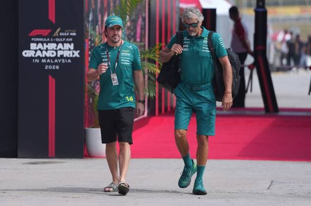 F1 2026: (Padock) Bahrain Grand Prix in Malaysia, Kuala Lumpur 02 Oct 2026 Fernando Alonso (ESP) (Aston Martin Aramco F1 Team) in the paddock before free practice 1 of the Formula 1 Bahrain Grand Prix In Malaysia 2026 at the Sepang International Circuit. Kuala Lumpur Malaysia Copyright: xLucaxMartinix xSOPAxImagesx Luca-Martini-1455846