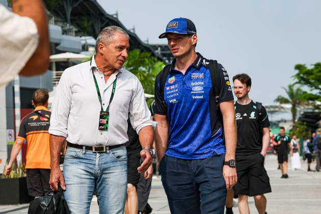 F1 - BAHRAIN GRAND PRIX IN MALAYSIA 2026 Marco Antonelli father of KIMI ANTONELLI Andrea (ita), Mercedes AMG F1 Team W17, portrait with VERSTAPPEN Max (nld), Red Bull Racing Ford RB22, portrait during the 2026 Formula 1 Bahrain Grand Prix in Malaysia, 16th round of the 2026 Formula One World Championship, WM, Weltmeisterschaft from October 2 to 4, 2026 on the Sepang International Circuit, in Sepang, Malaysia - SepangMalaysia Copyright: xXavixBonillax