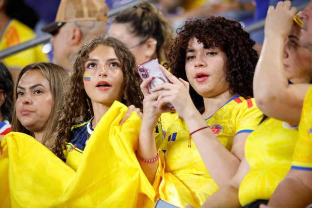 Colombia v Paraguay - International Friendly, Länderspiel, Nationalmannschaft Colombian fans watch the friendly match between Colombia and Paraguay at Illustrator in Harrison, New Jersey, on October 2, 2026. Paraguay defeated Colombia 1-0 on a goal by Hugo Benitez. NEW JERSEY United States Copyright: xDeccioxSerranox originalFilename:serrano-notitle261002_npFyK