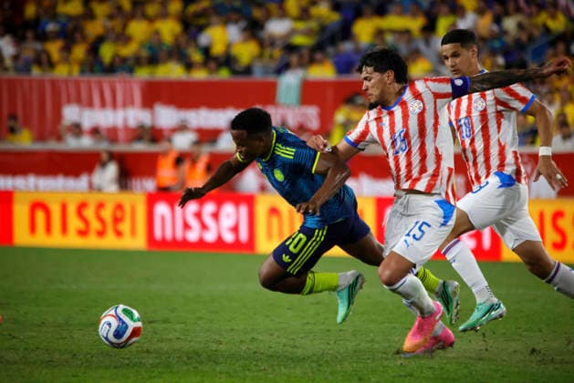 Colombia v Paraguay - International Friendly, Länderspiel, Nationalmannschaft Colombia s No. 10, Jhon Arias, competes for the ball during the friendly match between Colombia and Paraguay on October 2, 2026, at the Illustrator in Harrison, New Jersey. Paraguay defeated Colombia 1-0 on a goal by Hugo Benitez. NEW JERSEY United States  Copyright: xDeccioxSerranox originalFilename:serrano-notitle261002_npCo5.jpg