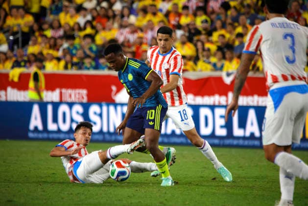 Colombia v Paraguay - International Friendly, Länderspiel, Nationalmannschaft Colombia s No. 10, Jhon Arias, competes for the ball during the friendly match between Colombia and Paraguay on October 2, 2026, at the Illustrator in Harrison, New Jersey. Paraguay defeated Colombia 1-0 on a goal by Hugo Benitez. NEW JERSEY United States Copyright: xDeccioxSerranox originalFilename:serrano-notitle261002_npNPv