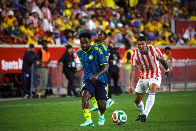 Colombia v Paraguay - International Friendly, Länderspiel, Nationalmannschaft Juan Caceres, No. 4 for Paraguay, competes for the ball during a friendly match between Colombia and Paraguay at Illustrator in Harrison, New Jersey, on October 2, 2026. Paraguay defeated Colombia 1-0 on a goal by Hugo Benitez. NEW JERSEY United States Copyright: xDeccioxSerranox originalFilename:serrano-notitle261002_np8WT