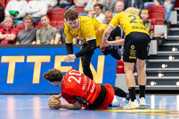 L R Finn Wullenweber, TuS N Luebbecke, 20, Sven Wesseling, HSC 2000 Coburg, 24, Jannes Krone, HSC 2000 Coburg, 23 GER, TuS N Luebbecke vs. HSC 2000 Coburg, Handball, 2nd Bundesliga, Matchday 6, 2026–2027 season, October 2, 2026 GER, TuS N Luebbecke vs. HSC 2000 Coburg, Handball, 2. Bundesliga, Matchday 6, 2026–2027 season, October 2, 2026 Luebbecke Copyright: xEibner-Pressefoto JanxRollingerx EP_JSK