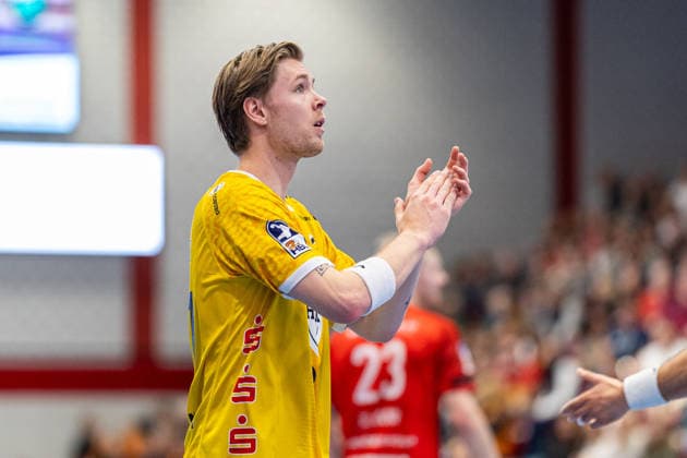 Jesper Schmidt, HSC 2000 Coburg, 87, applauds GER, TuS N Luebbecke vs. HSC 2000 Coburg, Handball, 2nd Bundesliga, Matchday 6, 2026–2027 season, October 2, 2026 GER, TuS N Luebbecke vs. HSC 2000 Coburg, Handball, 2nd Bundesliga, Matchday 6, 2026–2027 season, October 2, 2026 Luebbecke Copyright: xEibner-Pressefoto JanxRollingerx EP_JSK