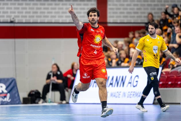Max Santos of TuS N Luebbecke, 04, celebrates after scoring a goal. GER, TuS N Luebbecke vs. HSC 2000 Coburg, Handball, 2nd Bundesliga, Matchday 6, 2026–2027 season, October 2, 2026 (GER), TuS N Luebbecke vs. HSC 2000 Coburg, Handball, 2. Bundesliga, Matchday 6, 2026–2027 season, October 2, 2026, Luebbecke Copyright: xEibner-Pressefoto JanxRollingerx EP_JSK