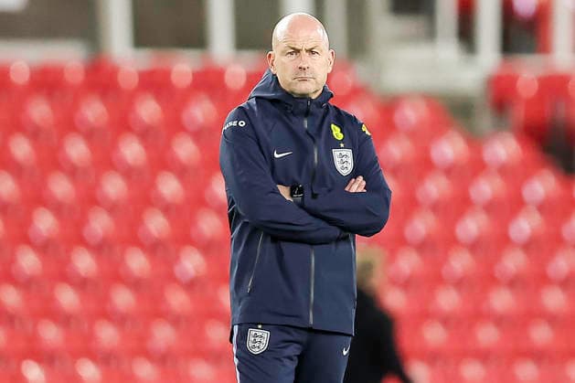 England v Slovakia - UEFA U21, U 21 EURO 2027 Qualifier Lee Carsley, manager of England U21s, waits for kick-off during the UEFA Under 21 Championship Qualifiers Group D match between England Under 21s and Slovakia at the bet365 Stadium in Stoke-on-Trent, on October 2, 2026. Stoke-on-Trent Staffordshire United Kingdom Copyright: xMIxNewsx originalFilename:fletcher-englandu261002_np49a