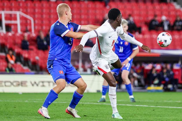England v Slovakia - UEFA U21, U 21 EURO 2027 Qualifier Divin Mubama, wearing number 9 for England, takes an attacking action during the UEFA Under 21 Championship Qualifiers Group D match between England Under 21s and Slovakia at the bet365 Stadium in Stoke-on-Trent, on October 2, 2026. Stoke-on-Trent Staffordshire United Kingdom Copyright: xMIxNewsx originalFilename:fletcher-englandu261002_npOb4