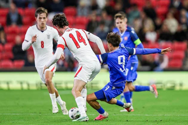 England v Slovakia - UEFA U21, U 21 EURO 2027 Qualifier 14 Archie Gray of England moves to challenge 9 Alexej Maros of Slovakia during the UEFA Under 21 Championship Qualifiers Group D match between England Under 21s and Slovakia at the bet365 Stadium in Stoke-on-Trent, on October 2, 2026. Stoke-on-Trent Staffordshire United Kingdom  Copyright: xMIxNewsx originalFilename:fletcher-englandu261002_npVLP.jpg