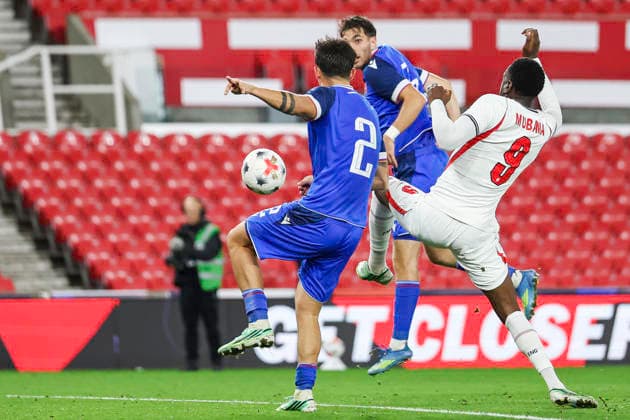 England v Slovakia - UEFA U21, U 21 EURO 2027 Qualifier 2 Tobias Paliscak of Slovakia and 9 Divin Mubama of England compete for the ball during the UEFA Under 21 Championship Qualifiers Group D match between England Under 21s and Slovakia at the bet365 Stadium in Stoke-on-Trent, on October 2, 2026. Stoke-on-Trent Staffordshire United Kingdom Copyright: xMIxNewsx originalFilename:fletcher-englandu261002_npwP1