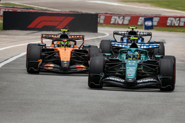 F1 - BAHRAIN GRAND PRIX IN MALAYSIA 2026 01 NORRIS Lando (gbr), McLaren F1 Team MCL40, action 14 ALONSO Fernando (spa), Aston Martin F1 Team AMR26, action during the 2026 Formula 1 Bahrain Grand Prix in Malaysia, 16th round of the 2026 Formula One World Championship, WM, Weltmeisterschaft from October 2 to 4, 2026 on the Sepang International Circuit, in Sepang, Malaysia - SepangMalaysia  Copyright: xXavixBonillax