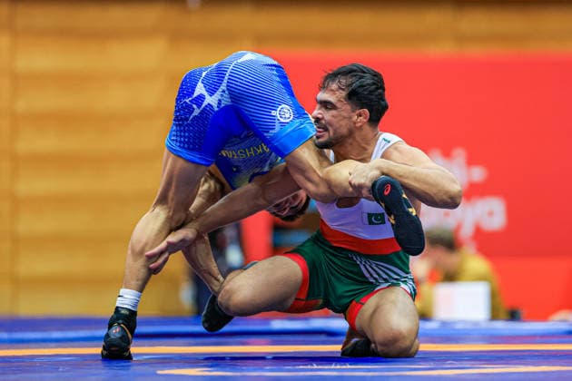 Asian Games, 74 kg Freestyle: Nurkozha Kaipanov (KAZ) def. Inayat Ullah (PAK) Copyright: xAmirrezaxAliasgarix