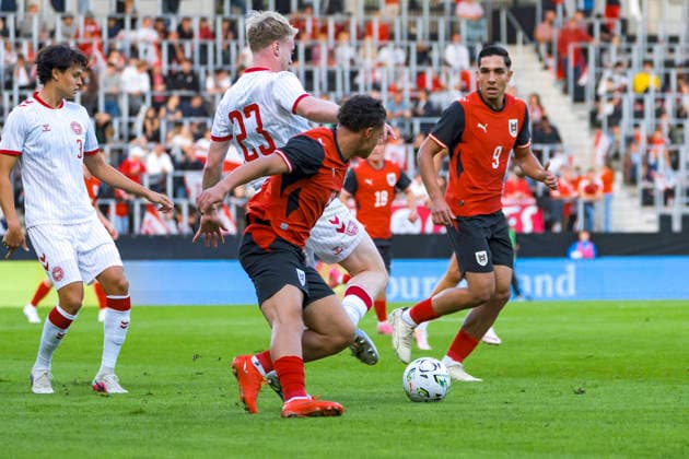 October 2, 2026, Vienna, Austria 2027 UEFA European U-21 Qualification: Austria vs. Denmark Julius Askou in a tackle with Jacob Hödl Copyright: xJulianxSindricx