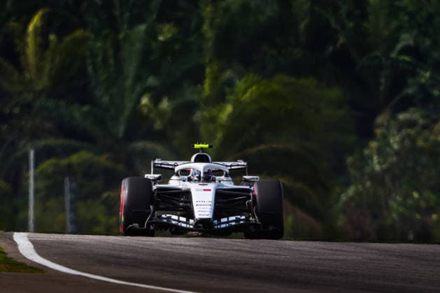 77 BOTTAS Valtteri (FIN), Cadillac F1 Team MAC 26, action from the 2026 Formula 1 Bahrain Grand Prix in Malaysia, 2026 Formula 1 Bahrain Grand Prix in Malaysia, 03 VERSTAPPEN Max (NLD), Red Bull Racing Ford RB22, action F1 GP 16 Bahrain 2026 in Malaysia 77 BOTTAS Valtteri fin, Cadillac F1 Team MAC 26, action during the 2026 Formula 1 Bahrain Grand Prix in Malaysia, the 16th round of the 2026 Formula One World Championship, held October 2–4, 2026, at the Sepang International Circuit in Sepang, Malaysia. Photo by Antonin Vincent, DPPI Malaysia