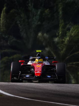 44 HAMILTON Lewis GBR, Scuderia Ferrari SF 26, action from the 2026 Formula 1 Bahrain Grand Prix in Malaysia, 2026 Formula 1 Bahrain Grand Prix in Malaysia, 03 VERSTAPPEN Max NLD, Red Bull Racing Ford RB22, action F1 GP 16 Bahrain 2026 in Malaysia 44 HAMILTON Lewis GBR, Scuderia Ferrari SF 26, action during the 2026 Formula 1 Bahrain Grand Prix in Malaysia, the 16th round of the 2026 Formula One World Championship from October 2 to 4, 2026 at the Sepang International Circuit in Sepang, Malaysia. Photo by Antonin Vincent, DPPI Malaysia
