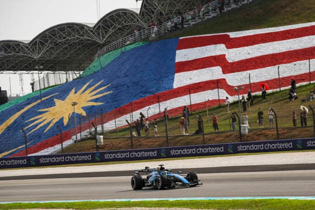 23 ALBON Alexander (THA), Williams F1 Team FW48, action from the 2026 Formula 1 Bahrain Grand Prix in Malaysia, 2026 Formula 1 Bahrain Grand Prix in Malaysia 03 VERSTAPPEN Max (NLD), Red Bull Racing Ford RB22, action F1 GP 16 Bahrain 2026 in Malaysia 23 ALBON Alexander (THA), Williams F1 Team FW48, action during the 2026 Formula 1 Bahrain Grand Prix in Malaysia, the 16th round of the 2026 Formula One World Championship from October 2 to 4, 2026 at the Sepang International Circuit in Sepang, Malaysia. Photo by Xavier Bonilla, DPPI Malaysia