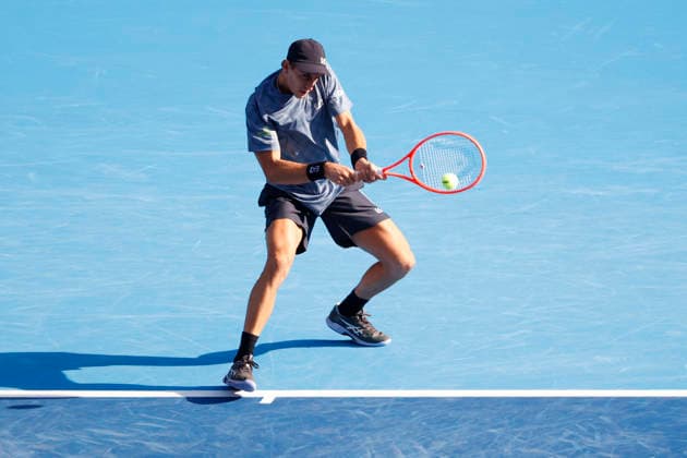 October 3, 2026, Tokyo, Japan: Matteo Arnaldi (Italy) returns a shot against Carlos Alcaraz (Spain) during their Round of 16 match at the Kinoshita Group Japan Open Tennis Championships at Ariake Colosseum in Tokyo. The tournament runs from September 29 to October 6. Alcaraz won 7-6(6), 6-1. Tennis 2026: Denis Shapovalov Battles Alejandro Tabilo In Japan Open  - ZUMAm191 20261003_aap_m191_053 Copyright: xRodrigoxReyesxMarinx