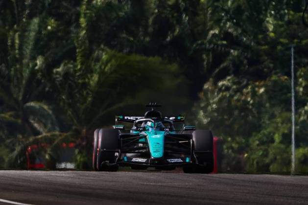 63 RUSSELL George (GBR), Mercedes AMG F1 Team W17, action from the 2026 Bahrain F1 Grand Prix in Malaysia, 2026 Bahrain F1 Grand Prix in Malaysia 03 VERSTAPPEN Max (NLD), Red Bull Racing Ford RB22, action at the 2026 Bahrain F1 Grand Prix, Round 16, in Malaysia 63 RUSSELL George (GBR), Mercedes AMG F1 Team W17, action during the 2026 Formula 1 Bahrain Grand Prix in Malaysia, the 16th round of the 2026 Formula One World Championship, held from October 2 to 4, 2026 at the Sepang International Circuit in Sepang, Malaysia. Photo by Antonin Vincent, DPPI Malaysia