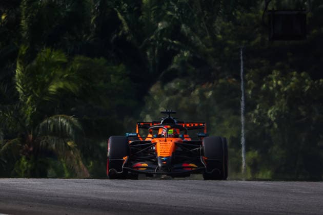 81 PIASTRI Oscar, McLaren F1 Team MCL40, action F1 GP 16 Bahrain 2026 in Malaysia F1 GP 16 Bahrain 2026 in Malaysia 03 VERSTAPPEN Max (NLD), Red Bull Racing Ford RB22, action F1 GP 16 Bahrain 2026 in Malaysia 81 PIASTRI Oscar (out), McLaren F1 Team MCL40, action during the 2026 Formula 1 Bahrain Grand Prix in Malaysia, the 16th round of the 2026 Formula One World Championship from October 2 to 4, 2026 at the Sepang International Circuit in Sepang, Malaysia. Photo by Antonin Vincent, DPPI Malaysia