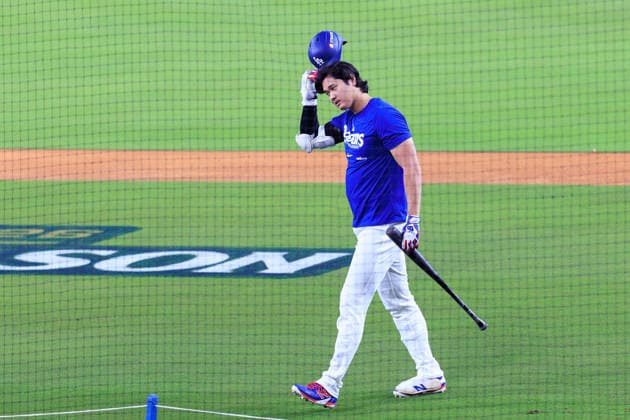 October 2, 2026, Los Angeles, California, USA: Shohei Ohtani 17 of the Los Angeles Dodgers returns to the dugout during a workout in preparation for Game 1 of the NLDS against the Atlanta Braves on Friday October 2, 2026 at Dodger Stadium in Los Angeles, California. JAVIER ROJAS PI Dodgers NLDS - Workout  - ZUMAp124 20261002_zaa_p124_154 Copyright: xJavierxRojasx