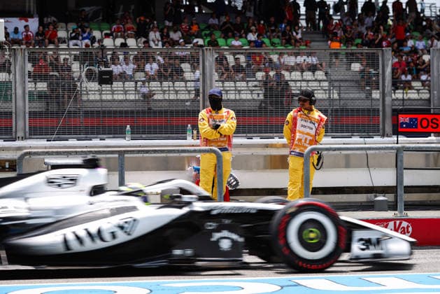 F1 - BAHRAIN GRAND PRIX IN MALAYSIA 2026 11 PEREZ Sergio (mex), Cadillac F1 Team MAC-26, action marshall, commissaire de piste, marshal, marshalls, marshals during the 2026 Formula 1 Bahrain Grand Prix in Malaysia, 16th round of the 2026 Formula One World Championship, WM, Weltmeisterschaft from October 2 to 4, 2026 on the Sepang International Circuit, in Sepang, Malaysia - SepangMalaysia Copyright: xANTONINxVINCENTx