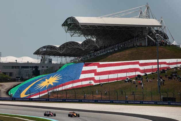 F1 - BAHRAIN GRAND PRIX IN MALAYSIA 2026 16 LECLERC Charles (mco), Scuderia Ferrari SF-26, action and 81 PIASTRI Oscar (aus), McLaren F1 Team MCL40, action during the 2026 Formula 1 Bahrain Grand Prix in Malaysia, 16th round of the 2026 Formula One World Championship, WM, Weltmeisterschaft from October 2 to 4, 2026 on the Sepang International Circuit, in Sepang, Malaysia - SepangMalaysia  Copyright: xEricxAlonsox