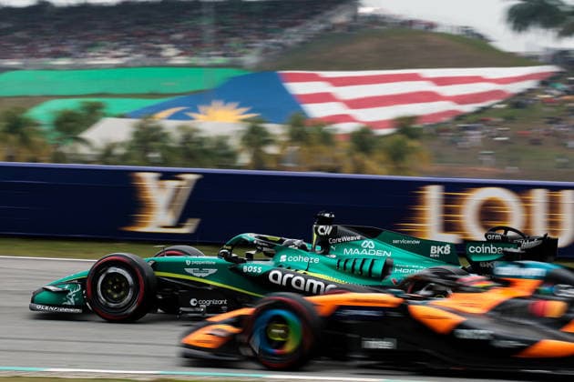 F1 - BAHRAIN GRAND PRIX IN MALAYSIA 2026 18 STROLL Lance (can), Aston Martin F1 Team AMR26, action and 81 PIASTRI Oscar (aus), McLaren F1 Team MCL40, action during the 2026 Formula 1 Bahrain Grand Prix in Malaysia, 16th round of the 2026 Formula One World Championship, WM, Weltmeisterschaft from October 2 to 4, 2026 on the Sepang International Circuit, in Sepang, Malaysia - SepangMalaysia Copyright: xEricxAlonsox
