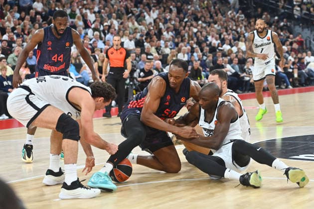 Austin WILEY FCB, Action, Tackle against Partizan Belgrade, re, Battle for the ball on the floor, EuroLeague Basketball, 2026–2027 season, FC Bayern Munich vs. Partizan Belgrade on October 2, 2026, S A P G A R D E N