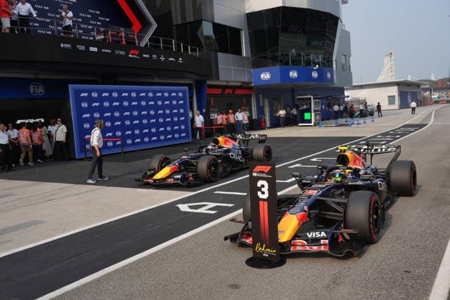 2026 Formula 1 Gulf Air Bahrain Grand Prix, October 3, 2026, Sepang International Circuit, Kuala Lumpur, 2026 Formula 1 Gulf Air Bahrain Grand Prix, pole position for Max Verstappen (NLD), Oracle Red Bull Racing; 3rd on the grid for Isack Hadjar (FRA), Oracle Red Bull Racing; Kuala Lumpur, Sepang International Circuit, Malaysia Copyright: xNordphotox xBraticx