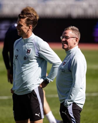 SOCCER - NL, KOS vs AUT PRISTINA,KOSOVO,03.OCT.26 - SOCCER - UEFA Nations League, OEFB international match, Länderspiel, Nationalmannschaft Kosovo vs Austria, preview, training team AUT. Image shows assistant coach Maximilian Ritscher and head coach Ralf Rangnick (AUT).  GEPAxpictures xArminxRauthner