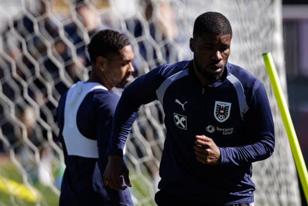 SOCCER - NL, KOS vs AUT PRISTINA,KOSOVO,03.OCT.26 - SOCCER - UEFA Nations League, OEFB international match, Länderspiel, Nationalmannschaft Kosovo vs Austria, preview, training team AUT. Image shows Phillipp Mwene and Kevin Danso (AUT).  GEPAxpictures xArminxRauthner