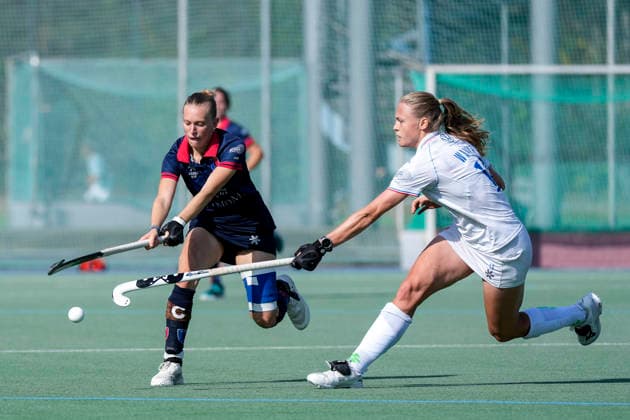 From left: Alessa Volkert (BHC), 7, captain; Ines Wanner (MHC), 12; tackle, game scene, duel, tackle, tackling, dynamism, action, 03 10 2026, Mannheim, Germany, hockey, 1st Bundesliga, women’s, Mannheimer HC vs. Berliner HC xozx