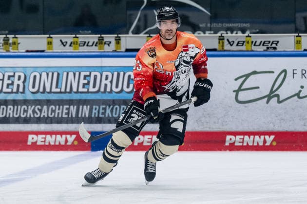 Spencer Machacek, Grizzlys Wolfsburg, No. 93 during warm-ups in Germany; Augsburger Panther vs. Grizzlys Wolfsburg, ice hockey, DEL, 2026–2027 season, Matchday 4, October 2, 2026. Photo: HMB Media, Franz Feiner Copyright: HMBxMedia FranzxFeiner