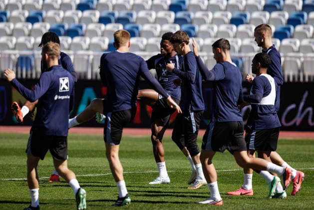 SOCCER - NL, KOS vs AUT PRISTINA,KOSOVO,03.OCT.26 - SOCCER - UEFA Nations League, OEFB international match, Länderspiel, Nationalmannschaft Kosovo vs Austria, preview, training team AUT. Image shows Junior Adamu (AUT) and the team of AUT.  GEPAxpictures xArminxRauthner