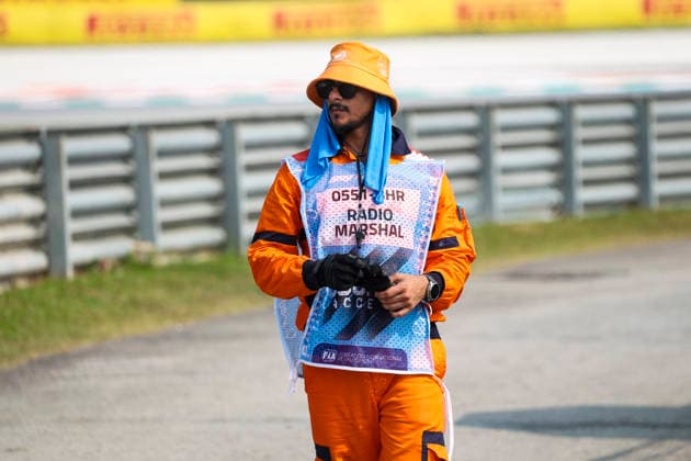 F1 - BAHRAIN GRAND PRIX IN MALAYSIA 2026 marshall, commissaire de piste, marshal, marshalls, marshals during the 2026 Formula 1 Bahrain Grand Prix in Malaysia, 16th round of the 2026 Formula One World Championship, WM, Weltmeisterschaft from October 2 to 4, 2026 on the Sepang International Circuit, in Sepang, Malaysia - SepangMalaysia Copyright: xXavixBonillax