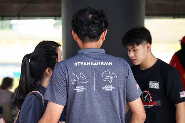 F1 - BAHRAIN GRAND PRIX IN MALAYSIA 2026 Bahrain volunteers during the 2026 Formula 1 Bahrain Grand Prix in Malaysia, 16th round of the 2026 Formula One World Championship, WM, Weltmeisterschaft from October 2 to 4, 2026 on the Sepang International Circuit, in Sepang, Malaysia - SepangMalaysia Copyright: xXavixBonillax