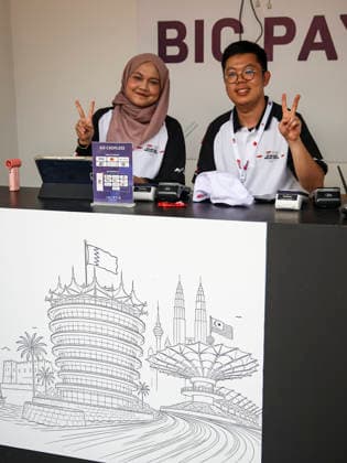 F1 - BAHRAIN GRAND PRIX IN MALAYSIA 2026 Bahrain volunteers during the 2026 Formula 1 Bahrain Grand Prix in Malaysia, 16th round of the 2026 Formula One World Championship, WM, Weltmeisterschaft from October 2 to 4, 2026 on the Sepang International Circuit, in Sepang, Malaysia - SepangMalaysia Copyright: xXavixBonillax