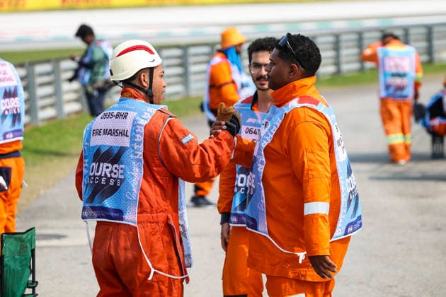 F1 - BAHRAIN GRAND PRIX IN MALAYSIA 2026 marshall, commissaire de piste, marshal, marshalls, marshals during the 2026 Formula 1 Bahrain Grand Prix in Malaysia, 16th round of the 2026 Formula One World Championship, WM, Weltmeisterschaft from October 2 to 4, 2026 on the Sepang International Circuit, in Sepang, Malaysia - SepangMalaysia Copyright: xXavixBonillax