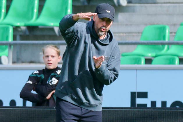 Hannover 96 coach Sandro Wagner gestures during the friendly match between Hannover 96 and SC Verl, Heinz von Heiden Arena on October 3, 2026, in Hannover, Germany. Photo by Marco Steinbrenner, DeFodi Images. Coach Sandro Wagner of Hannover 96 gestures during the friendly match between Hannover 96 and SC Verl at Heinz von Heiden Arena on October 3, 2026 in Hannover, Germany. Photo by Marco Steinbrenner, DeFodi Images. Photo by Marco Steinbrenner, DeFodi Images.