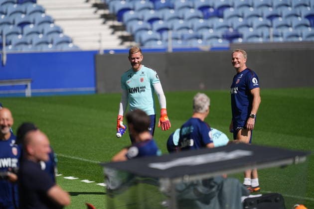 Soccer, Nations League Portugal vs. Norway, Nations League Porto, Portugal 20261003 Norway’s goalkeeper Egil Selvik and goalkeeper coach Frode Grodas during training at Estádio do Dragão on the day of the match against Portugal. Photo: Lise Aserud, NTB, Porto, Portugal. EDITORIAL USE ONLY. RESTRICTED USE FOR BETTING COMPANIES  Copyright: xLisexAserudxx xNTBx