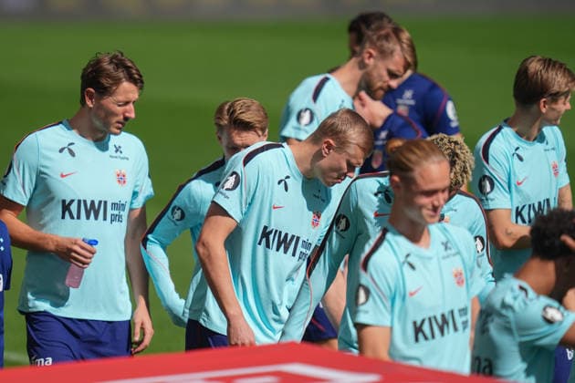Soccer, Nations League: Portugal vs. Norway, Nations League Porto, Portugal 20261003 Norway’s Sander Berge and Erling Braut Haaland during training at Estádio do Dragão on the day of the match against Portugal. Photo: Lise Aserud, NTB, Porto, Portugal. EDITORIAL USE ONLY. RESTRICTED USE FOR BETTING COMPANIES.  Copyright: xLisexAserudxx xNTBx