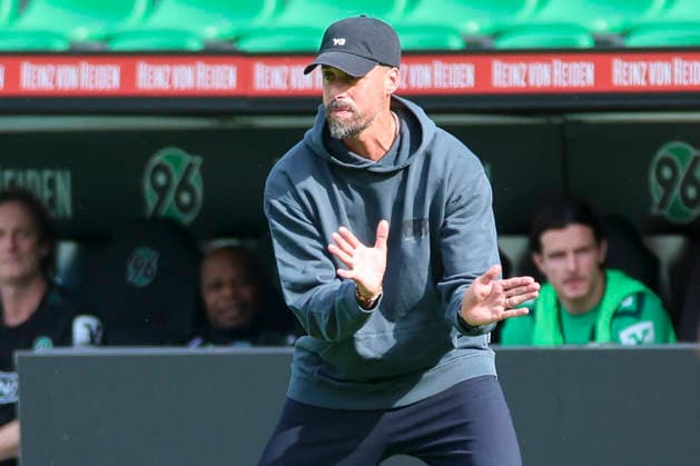 Hannover 96 coach Sandro Wagner gestures during the friendly match between Hannover 96 and SC Verl, Heinz von Heiden Arena on October 3, 2026, in Hannover, Germany. Photo by Marco Steinbrenner, DeFodi Images. Coach Sandro Wagner of Hannover 96 gestures during the friendly match between Hannover 96 and SC Verl at Heinz von Heiden Arena on October 3, 2026 in Hannover, Germany. Photo by Marco Steinbrenner, DeFodi Images. Photo by Marco Steinbrenner, DeFodi Images.