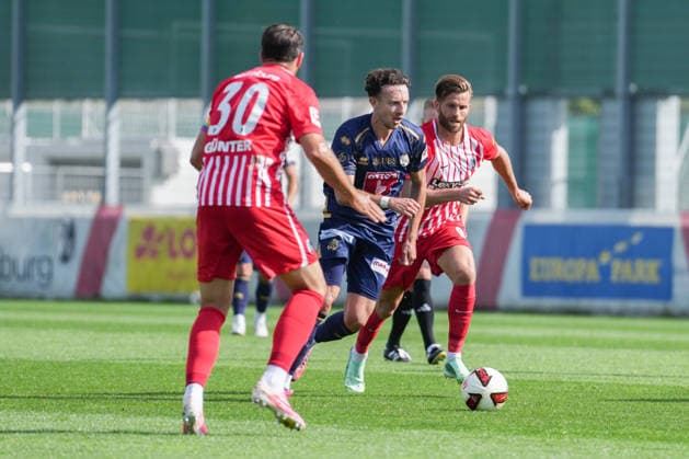 Friendly Match: SC Freiburg vs. FC Luzern, October 3, 2026—Ruben Fernandes (FC Luzern, 22) beats out Lucas Höler (SC Freiburg, 9). Friendly Match: SC Freiburg vs. FC Luzern, Europa-Park Stadium, October 3, 2026 DFB and DFL regulations prohibit any use of photographs as image sequences and or quasi-video. Copyright: xBEAUTIFULxSPORTS Boscox