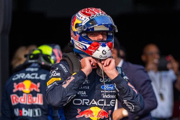 F1 2026: (Qualifying) Bahrein Grand Prix in Malaysia, Kuala Lumpur 03 Oct 2026 Max Verstappen (NLD) (Oracle Red Bull Racing) in parc fermé after qualifying of the Formula 1 Bahrain Grand Prix In Malaysia 2026 at the Sepang International Circuit. Kuala Lumpur Malaysia Copyright: xLucaxMartinix xSOPAxImagesx Luca-Martini-1455980