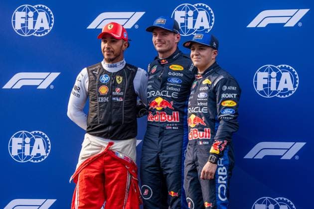 F1 2026: (Qualifying) Bahrein Grand Prix in Malaysia, Kuala Lumpur 03 Oct 2026 Lewis Hamilton (GBR) (Scuderia Ferrari HP), Max Verstappen (NLD) (Oracle Red Bull Racing) and Isack Hadjar (FRA) (Oracle Red Bull Racing) in parc fermé after qualifying of the Formula 1 Bahrain Grand Prix In Malaysia 2026 at the Sepang International Circuit. Kuala Lumpur Malaysia Copyright: xLucaxMartinix xSOPAxImagesx Luca-Martini-1455973