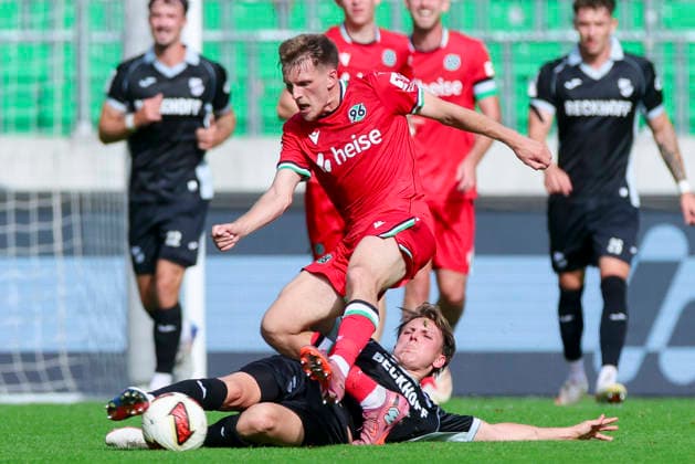 Emir Sahiti of Hannover 96 and Fabian Wessig of SC Verl battle for the ball during the friendly match between Hannover 96 and SC Verl, Heinz von Heiden Arena on October 3, 2026, in Hannover, Germany. Photo by Marco Steinbrenner, DeFodi Images. Emir Sahiti of Hannover 96 and Fabian Wessig of SC Verl battle for the ball during the friendly match between Hannover 96 and SC Verl at Heinz von Heiden Arena on October 3, 2026 in Hannover, Germany. Photo by Marco Steinbrenner, DeFodi Images. Photo by Marco Steinbrenner, DeFodi Images.
