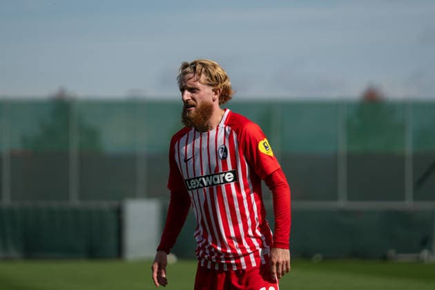 October 3, 2026, xjyhynx, soccer exhibition match, SC Freiburg vs. FC Luzern, from left: Niklas Beste, 19, SC Freiburg watches a corner kick by Freiburg