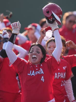 (261003) -- ANJO, Oct. 3, 2026 -- Suto Shiho (front) of Japan celebrates winning the women s gold medal match of softball between China and Japan at the 20th Asian Games Aichi-Nagoya 2026 in Anjo of Aichi Prefecture, Japan, Oct. 3, 2026. ) (SP)JAPAN-ANJO-ASIAN GAMES-SOFTBALL-WOMEN S GOLD MEDAL MATCH LuoxYuan 