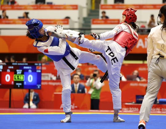 (261003) -- TOYOHASHI, Oct. 3, 2026 -- Zhang Chuling (L) of China competes with Lin Wei-chun of Chinese Taipei during the women -57kg semifinal of taekwondo at the 20th Asian Games Aichi-Nagoya 2026 in Toyohashi of Aichi Prefecture, Japan, Oct. 3, 2026. ) (SP)JAPAN-TOYOHASHI-ASIAN GAMES-TAEKWONDO-WOMEN -57KG WangxFei