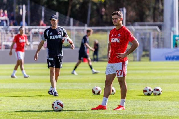 KOELN, GERMANY - OCTOBER 3, 2026: Thijs Dallinga (1. FC Köln, 27) during the warm up before the friendly match between FC Viktoria Köln vs. 1. FC Köln at the Sportpark Hoehenberg on October 3, 2026 in Koeln, Germany. DFL REGULATIONS PROHIBIT ANY USE OF PHOTOGRAPHS AS IMAGE SEQUENCES AND OR QUASI-VIDEO. Nordrhein-Westfalen Germany Copyright: xLeahxKohringx