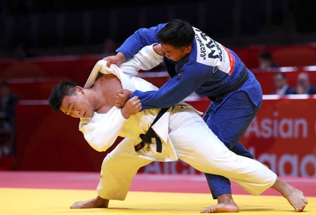 (261003) -- NAGOYA, Oct. 3, 2026 -- Han Qi (L) of team China competes against Enkhtur Jugdergarav of team Mongolia during the mixed team matches for bronze medals of Judo between China and Mongolia at the 20th Asian Games Aichi-Nagoya 2026 in Nagoya, Japan, Oct. 3, 2026. ) (SP)JAPAN-NAGOYA-ASIAN GAMES-JUDO-MIXED TEAM YaoxQilin 